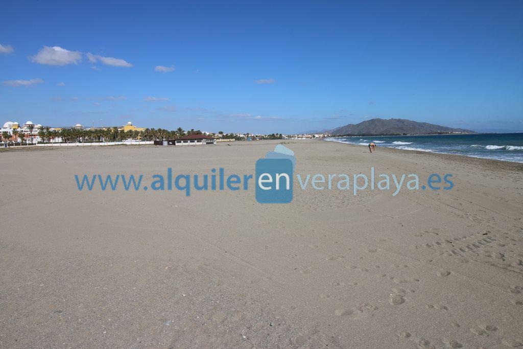 Penthouse for holidays in El Playazo (Vera)